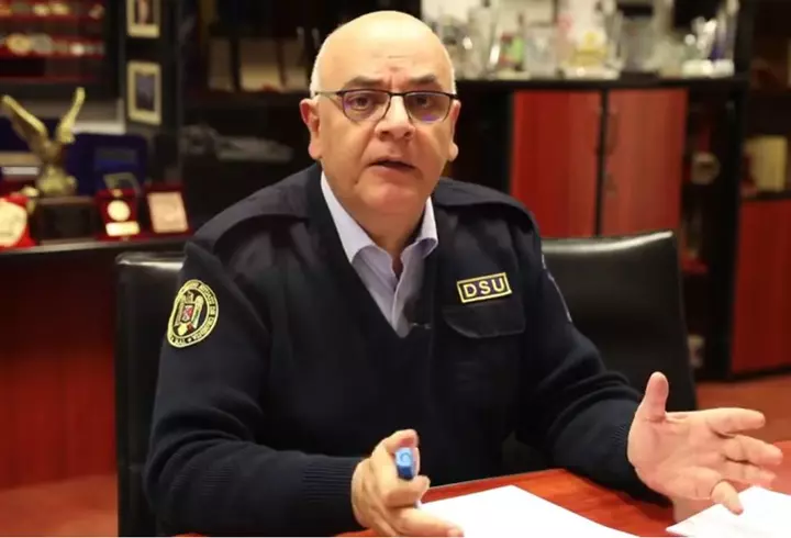 Caz revoltător la un hotel din Mamaia, unde se află în carantină 523 de oameni: mâncare expirată, pusă în vase pline cu mucegai