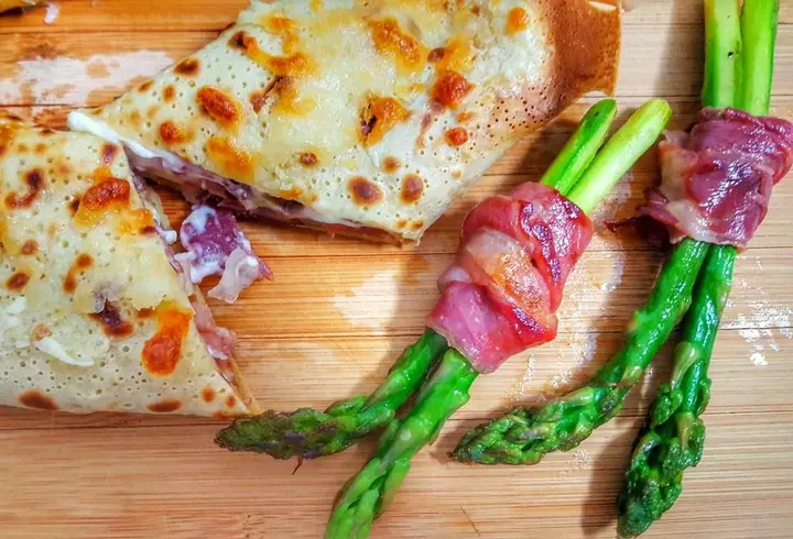 Tagliatelle cu creveți, ciuperci și sos rosé cremos