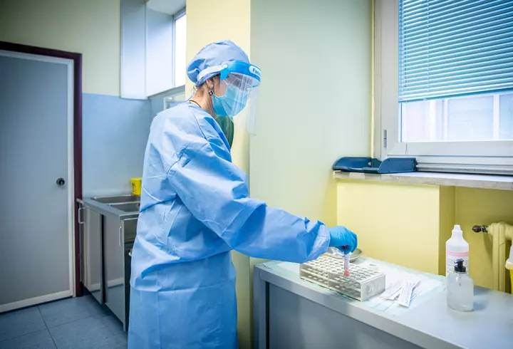 Marcel Vela, declarație tranșantă despre sancțiuni, începând cu 15 mai: ”Cine nu are mască și strănută poate avea dosar penal”. Ulterior, a făcut o rectificare