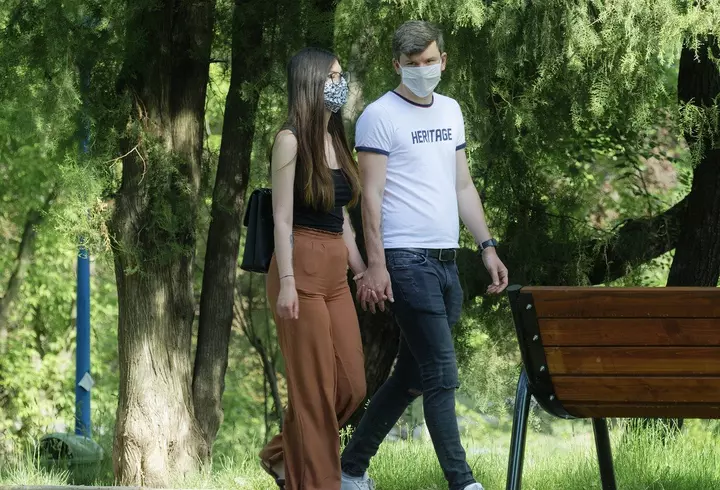 Focar de COVID-19 la Fan Courier, cea mai importantă firmă de curierat, din România! Opinia lui Raed Arafat: "Riscul ca prin colete să se transmită…"