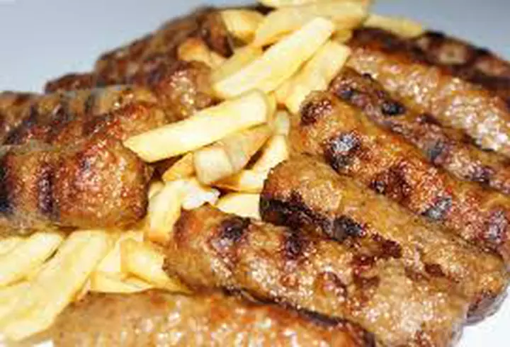 Tagliatelle cu creveți, ciuperci și sos rosé cremos