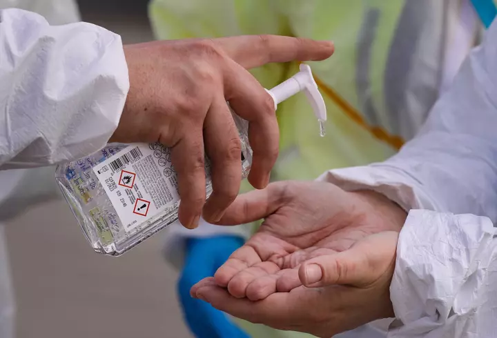 Surpriză uriașă! Cine este, de fapt, bătrâna de pe panourile LGBTQ, din România, care afișează mesajul „Numele meu este Maria și sunt bisexuală”