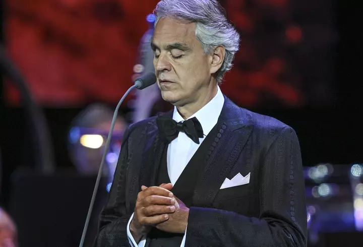 Ce bine arată Cristina Rus la doar 4 luni după ce a născut al treilea copil! Artista a revenit la silueta care a consacrat-o