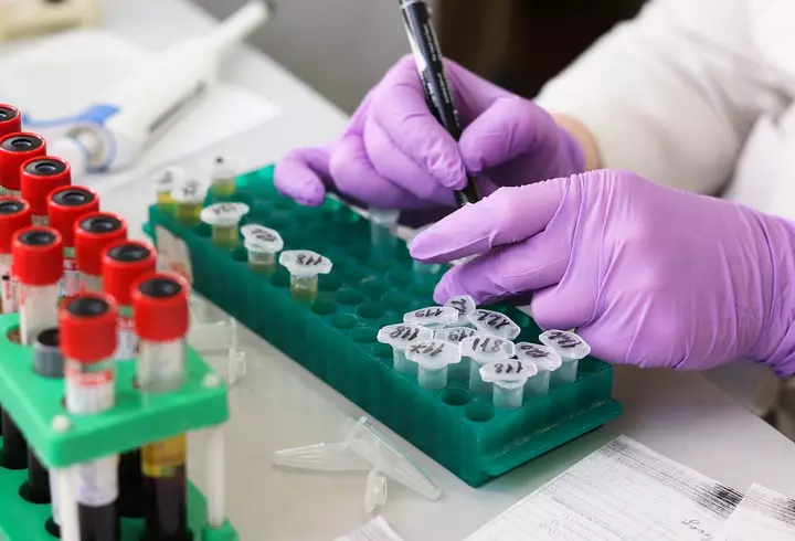 Marcel Vela, declarație tranșantă despre sancțiuni, începând cu 15 mai: ”Cine nu are mască și strănută poate avea dosar penal”. Ulterior, a făcut o rectificare