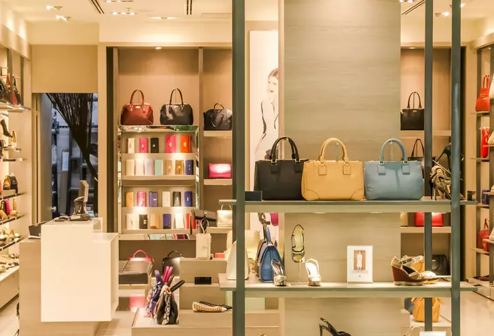 (P) Beauty news AVON: trenduri în machiaj și noutăți parfumate pentru vara 2020