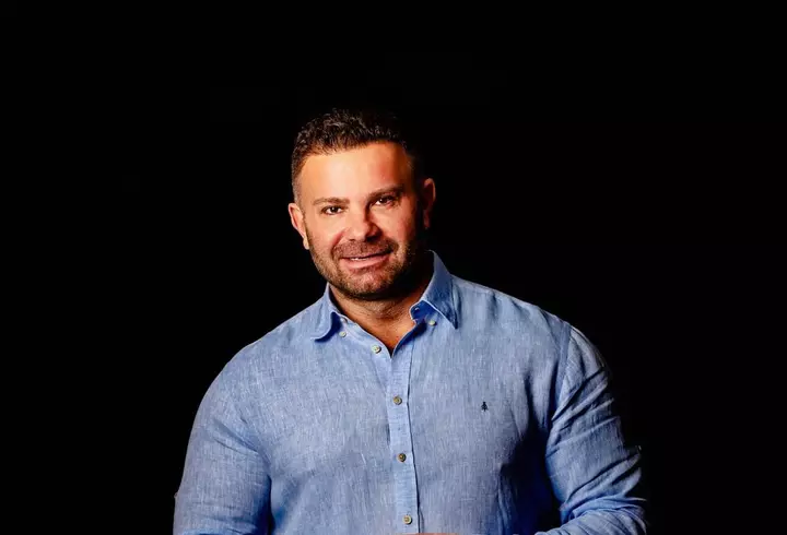 (P) Beauty news AVON: trenduri în machiaj și noutăți parfumate pentru vara 2020