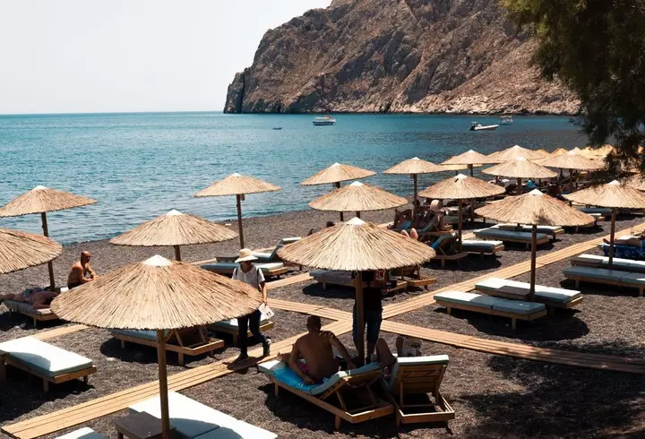 Focar de COVID-19 la Fan Courier, cea mai importantă firmă de curierat, din România! Opinia lui Raed Arafat: "Riscul ca prin colete să se transmită…"