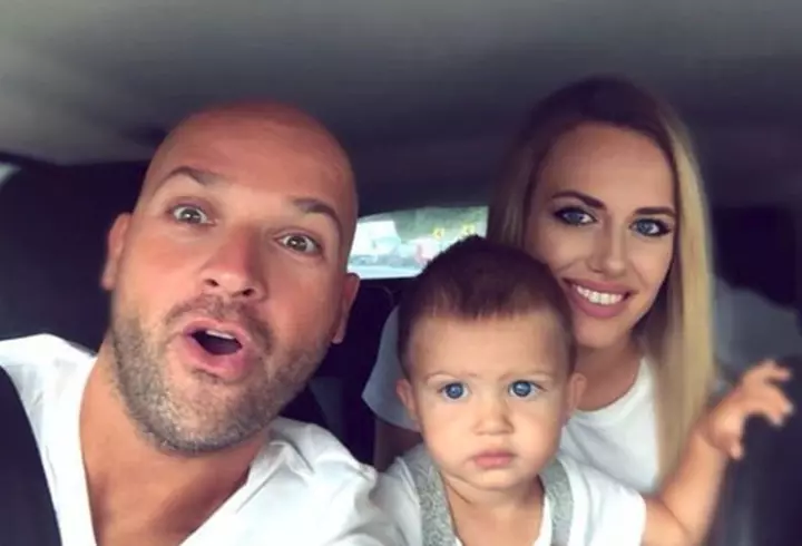 Gimnasta Monica Roșu, gest impresionant în plină pandemie de COVID-19. A împărțit bătrânilor pachete cu alimente: ”Este o experiență care te readuce cu picioarele pe pământ”