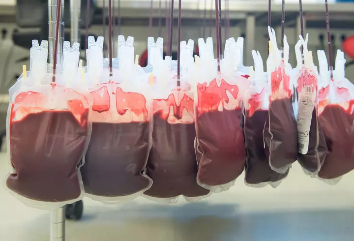 Focar de COVID-19 la Fan Courier, cea mai importantă firmă de curierat, din România! Opinia lui Raed Arafat: "Riscul ca prin colete să se transmită…"