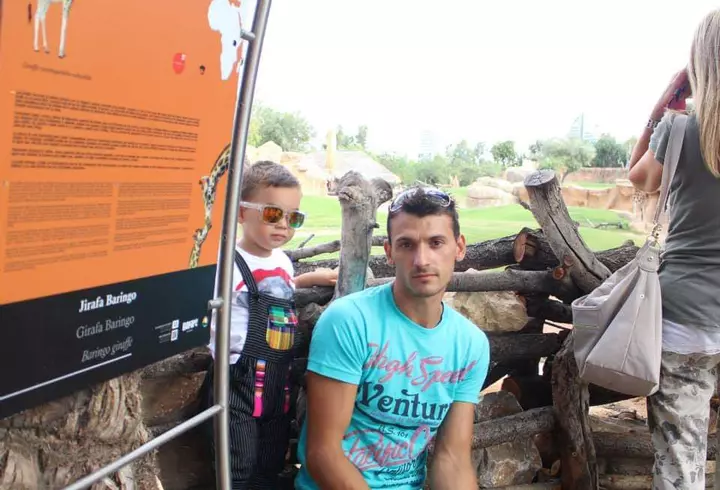 Surpriză uriașă! Cine este, de fapt, bătrâna de pe panourile LGBTQ, din România, care afișează mesajul „Numele meu este Maria și sunt bisexuală”