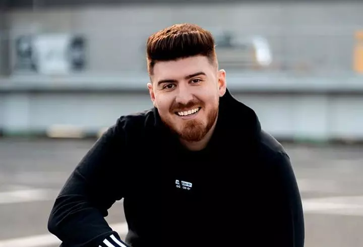 Loredana Groza împlinește 50 de ani. Vedeta arată la fel de bine ca la 16 ani, când a debutat și a câștigat premiul cel mare la Festivalul Mamaia!