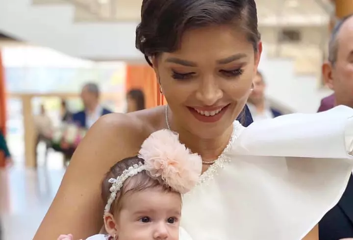 Un nou studiu arată că distanța socială de 2 metri ar putea să NU fie suficientă: "Picăturile de salivă ar putea ajunge până la 5 metri distanță în numai 5 secunde"