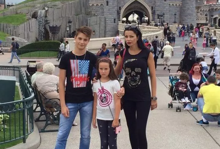 O mai ții minte pe Xena, prințesa războinică? Cum arată actrița Lucy Lawless astăzi, la 52 de ani