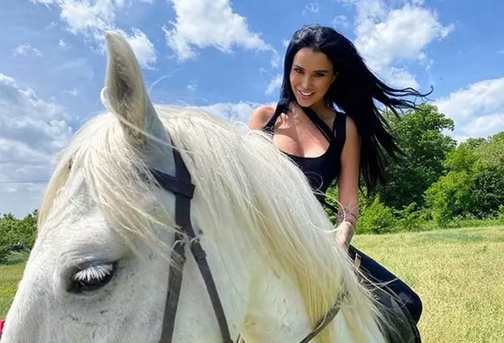 Emily Burghelea continuă atacul către Acces Direct! Noi declarații grave despre ce se întâmplă spatele camerelor: ”O păcălește pe Vulpița cu locul de asistentă ca să mușamalizeze toată situația”