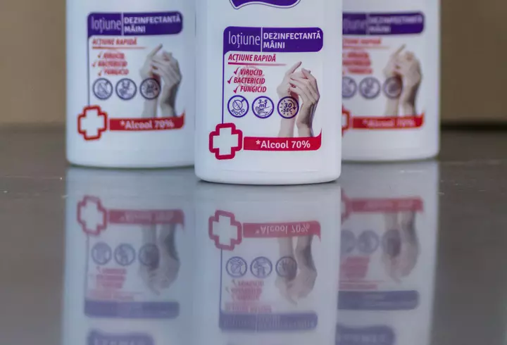 (P) Beauty news AVON: trenduri în machiaj și noutăți parfumate pentru vara 2020