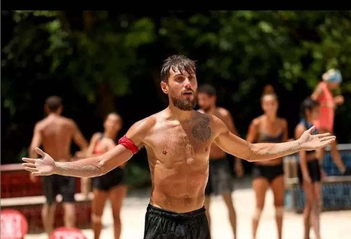 Gigi Becali e în culmea fericirii. A devenit bunic de fetiță. Teodora, fiica lui, a născut un bebeluș sănătos, care a primit nota 10 la naștere: „O cheamă Maria”