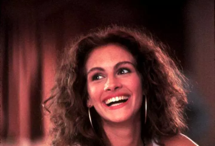 Un nou studiu arată că distanța socială de 2 metri ar putea să NU fie suficientă: "Picăturile de salivă ar putea ajunge până la 5 metri distanță în numai 5 secunde"