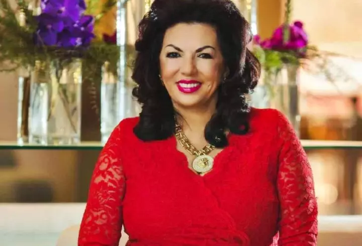 Loredana Groza împlinește 50 de ani. Vedeta arată la fel de bine ca la 16 ani, când a debutat și a câștigat premiul cel mare la Festivalul Mamaia!