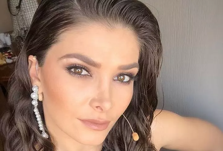 O mai ții minte pe Xena, prințesa războinică? Cum arată actrița Lucy Lawless astăzi, la 52 de ani