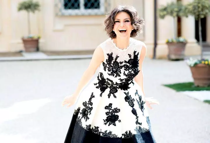 Emily Burghelea continuă atacul către Acces Direct! Noi declarații grave despre ce se întâmplă spatele camerelor: ”O păcălește pe Vulpița cu locul de asistentă ca să mușamalizeze toată situația”