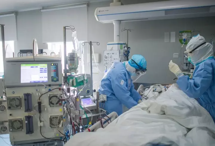 Surpriză uriașă! Cine este, de fapt, bătrâna de pe panourile LGBTQ, din România, care afișează mesajul „Numele meu este Maria și sunt bisexuală”