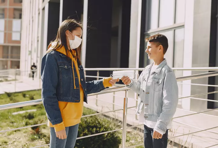 Tratamentul naturist care vindecă durerea de gât în câteva ore. Este foarte bun și pentru creșterea imunității, în lupta împotriva COVID-19!