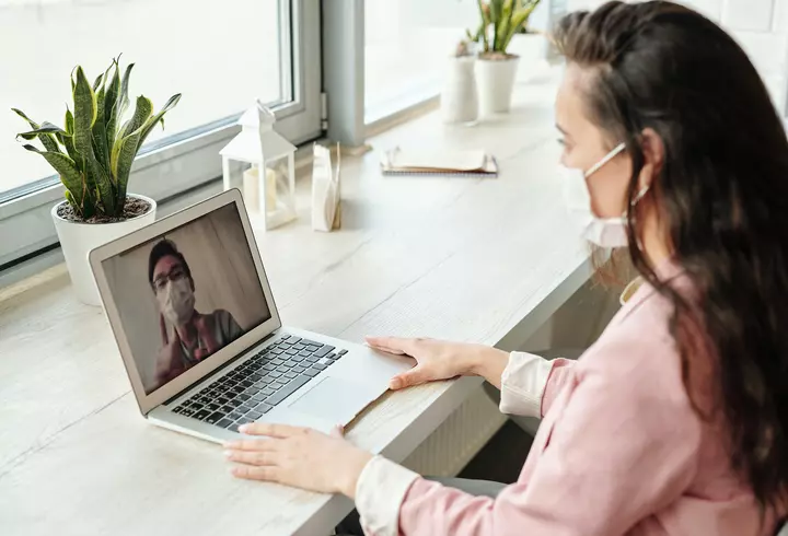 Focar de COVID-19 la Fan Courier, cea mai importantă firmă de curierat, din România! Opinia lui Raed Arafat: "Riscul ca prin colete să se transmită…"