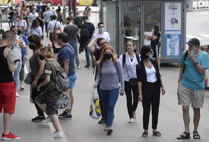 Focar de COVID-19 la Fan Courier, cea mai importantă firmă de curierat, din România! Opinia lui Raed Arafat: "Riscul ca prin colete să se transmită…"