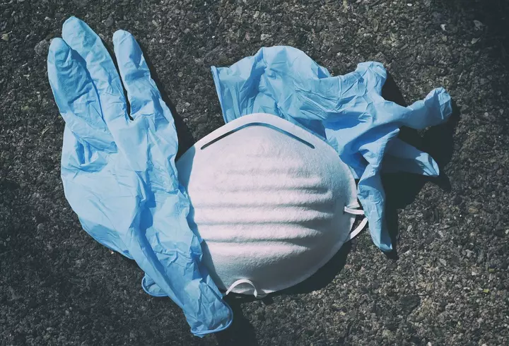 Focar de COVID-19 la Fan Courier, cea mai importantă firmă de curierat, din România! Opinia lui Raed Arafat: "Riscul ca prin colete să se transmită…"