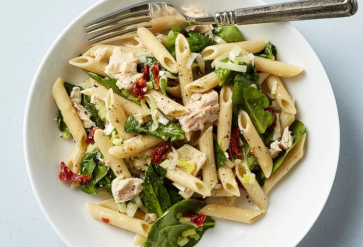 Tagliatelle cu creveți, ciuperci și sos rosé cremos