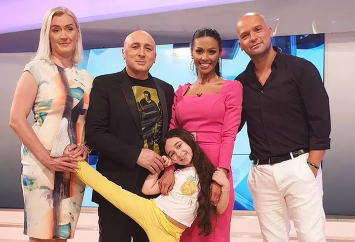 Un nou studiu arată că distanța socială de 2 metri ar putea să NU fie suficientă: "Picăturile de salivă ar putea ajunge până la 5 metri distanță în numai 5 secunde"