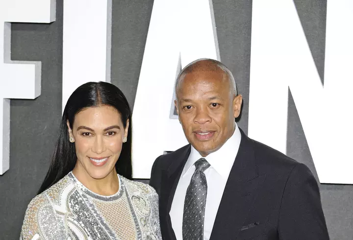 Cum arată Dana Rogoz în costum de baie, la o lună și jumătate de când a născut! Vedeta este într-o formă fizică de invidiat: "Ai abdomenul plat"