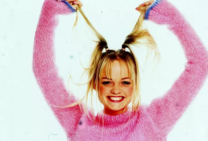 Loredana Groza a pozat sexy, în lenjerie intimă. Cât de bine arată vedeta, la 50 de ani