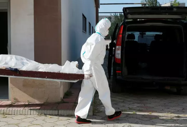 Caz impresionant la Oradea. O fetiță de 12 ani bolnavă de COVID-19 s-a internat singură la spital, pentru a-și proteja mama bolnavă de cancer