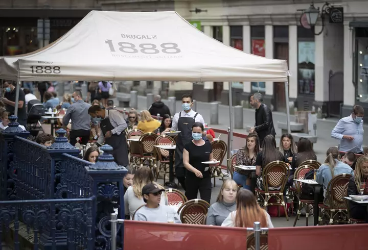 Caz impresionant la Oradea. O fetiță de 12 ani bolnavă de COVID-19 s-a internat singură la spital, pentru a-și proteja mama bolnavă de cancer