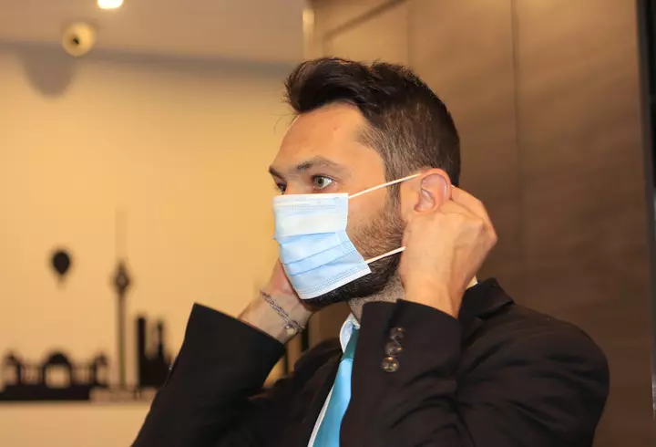 Caz impresionant la Oradea. O fetiță de 12 ani bolnavă de COVID-19 s-a internat singură la spital, pentru a-și proteja mama bolnavă de cancer