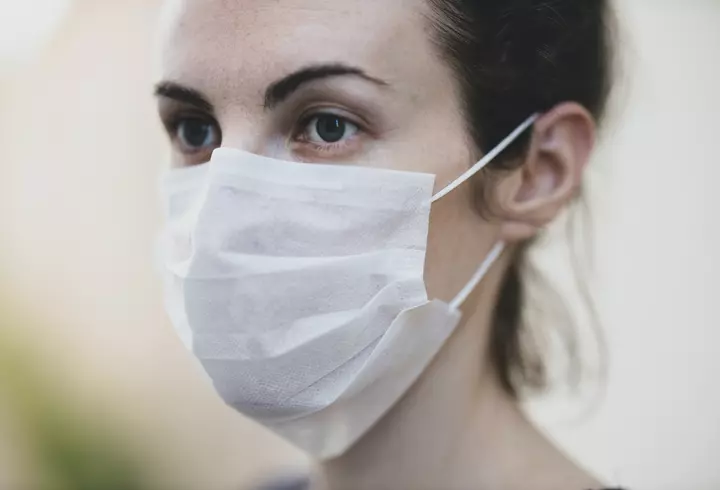 Caz impresionant la Oradea. O fetiță de 12 ani bolnavă de COVID-19 s-a internat singură la spital, pentru a-și proteja mama bolnavă de cancer