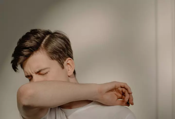 Caz impresionant la Oradea. O fetiță de 12 ani bolnavă de COVID-19 s-a internat singură la spital, pentru a-și proteja mama bolnavă de cancer