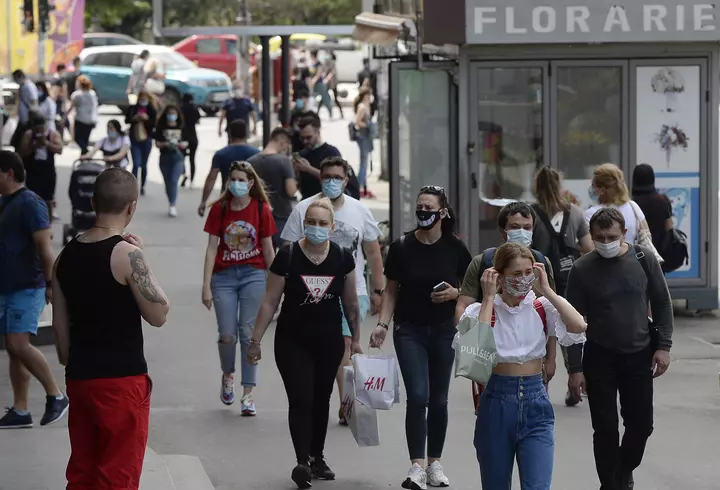 Caz impresionant la Oradea. O fetiță de 12 ani bolnavă de COVID-19 s-a internat singură la spital, pentru a-și proteja mama bolnavă de cancer