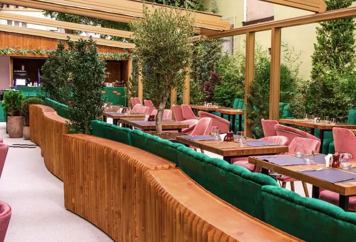 COLECȚII FABULOASE PENTRU COPII MICI, MARI ȘI MAI MARI