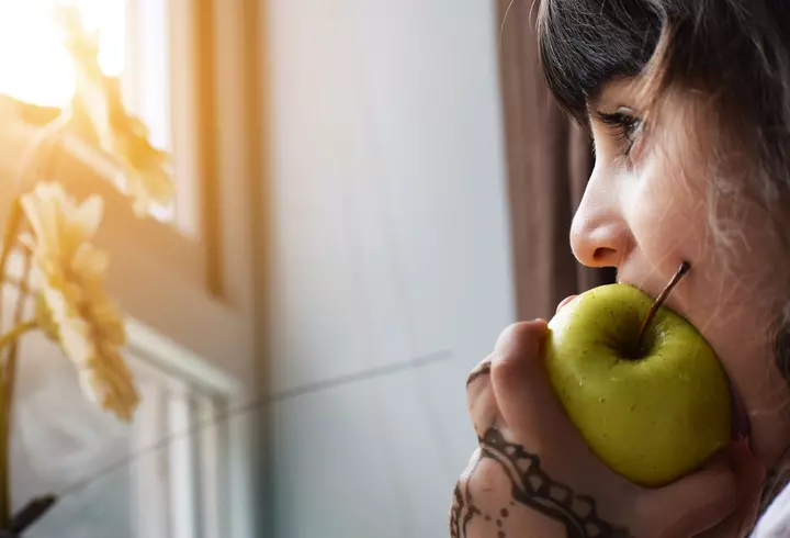 Caz impresionant la Oradea. O fetiță de 12 ani bolnavă de COVID-19 s-a internat singură la spital, pentru a-și proteja mama bolnavă de cancer