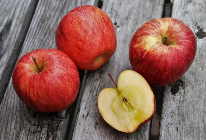 Caz impresionant la Oradea. O fetiță de 12 ani bolnavă de COVID-19 s-a internat singură la spital, pentru a-și proteja mama bolnavă de cancer