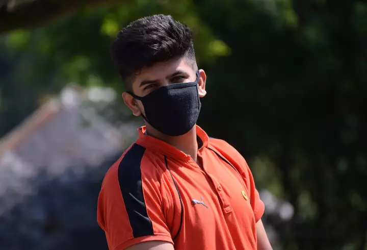 Caz impresionant la Oradea. O fetiță de 12 ani bolnavă de COVID-19 s-a internat singură la spital, pentru a-și proteja mama bolnavă de cancer