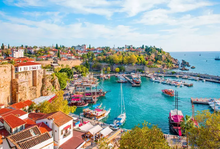 COLECȚII FABULOASE PENTRU COPII MICI, MARI ȘI MAI MARI