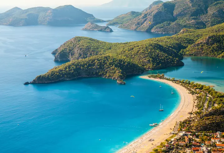 COLECȚII FABULOASE PENTRU COPII MICI, MARI ȘI MAI MARI