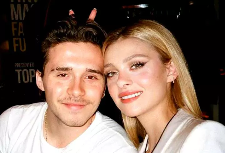 O mai ții minte pe Adina, fetița de la Glina, care trăiește lângă groapa de gunoi? La 14 ani, a ajuns model internațional și va prezenta moda la New York