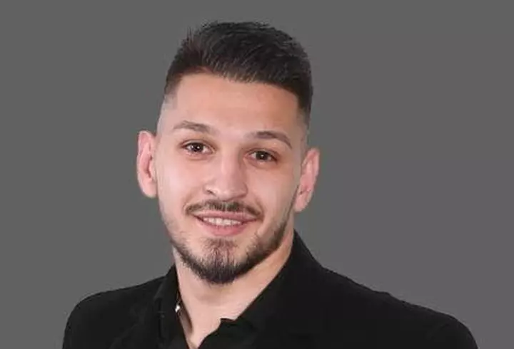 O mai ții minte pe Adina, fetița de la Glina, care trăiește lângă groapa de gunoi? La 14 ani, a ajuns model internațional și va prezenta moda la New York