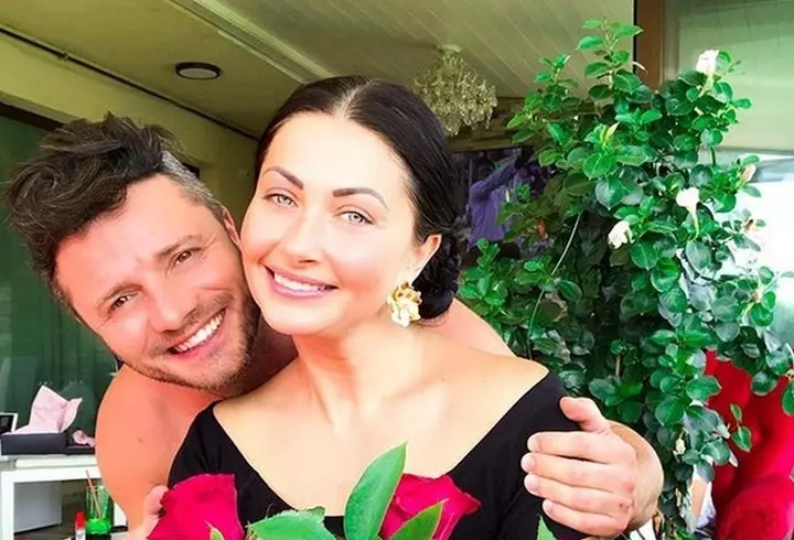 Răzvan Simion nu a suferit prea mult după despărțirea de Lidia Buble! Prezentatorul TV, escapadă secretă în Istanbul alături de o brunetă misterioasă