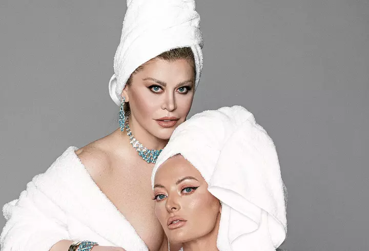 Pare glumă, dar nu e! Fuego a împodobit bradul în luna august: "Am cântat colinde, în plină caniculă"