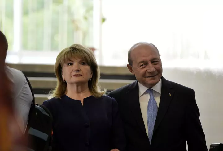 Ce tratamente anti COVID-19 se folosesc în România, atât pentru pacienții cu forme ușoare, cât și pentru cei în stare gravă: "Toate au efecte secundare"